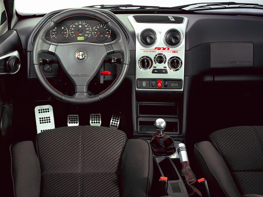 Торпедо Alfa Romeo 145 Limited 500 2000 года  (фото 2 из 3)
